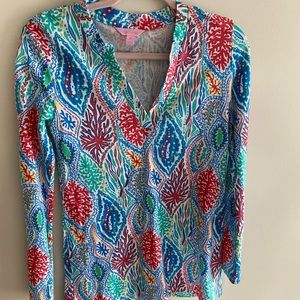 Good as new: Lily Pulitzer long sleeve V-neck.